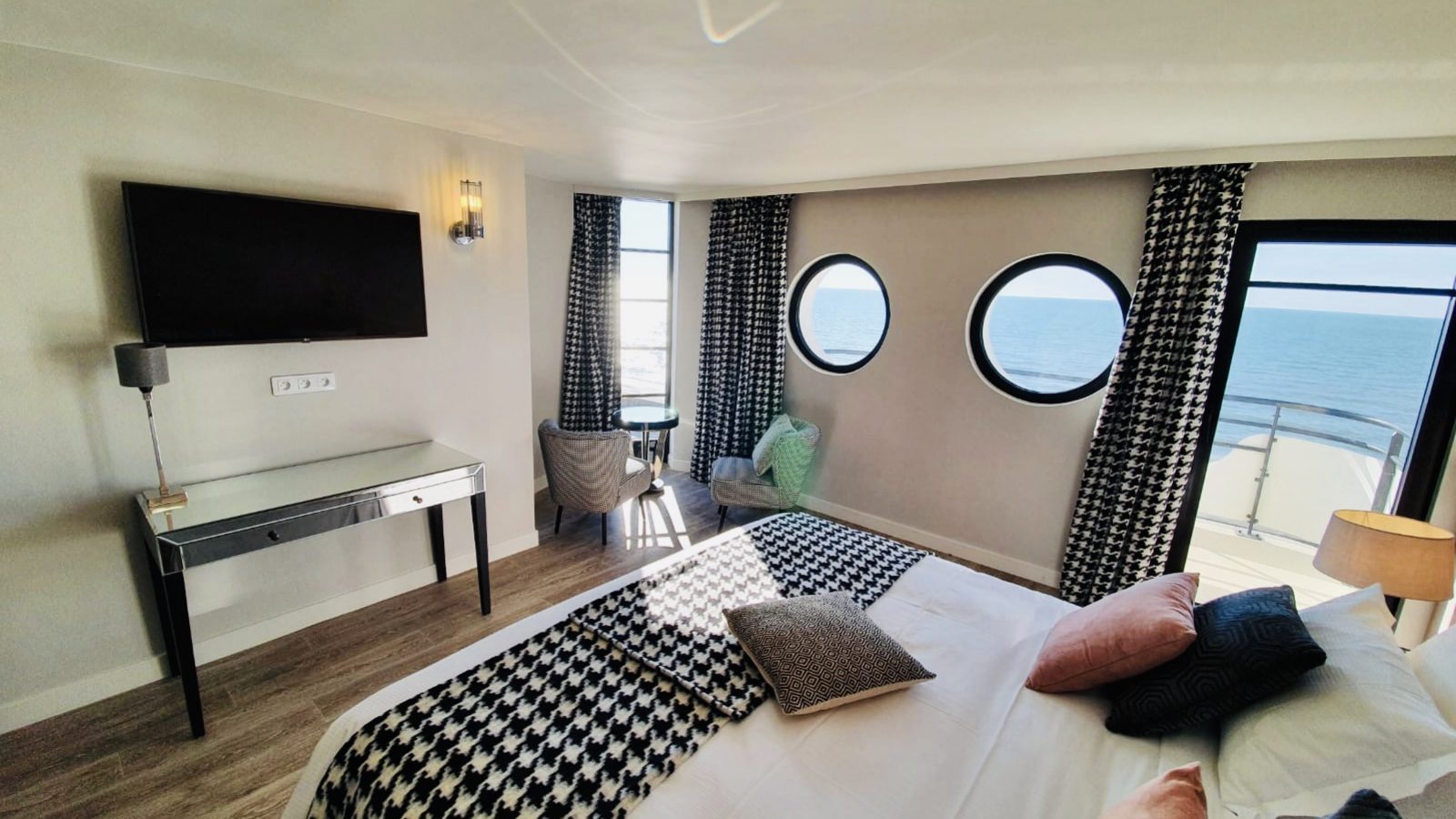 Seaside resort-Le Paquebot-Exclusive Cabins-Villerville-Normandy
